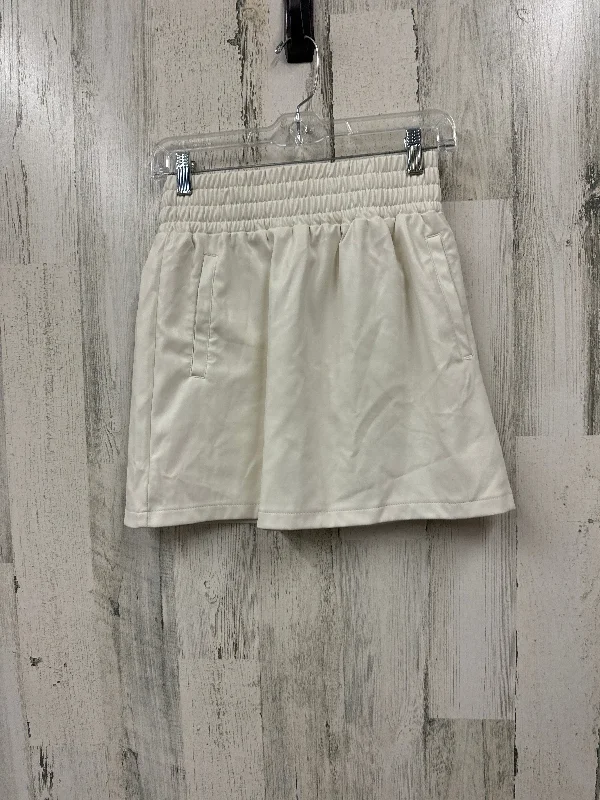 White Skirt Mini & Short Akira, Size M