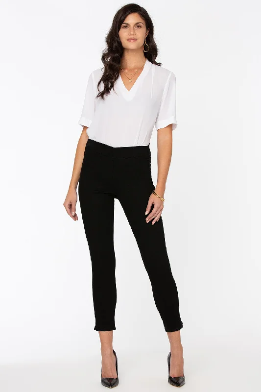 Skinny Ankle Pull-On Jeans In Petite - Black